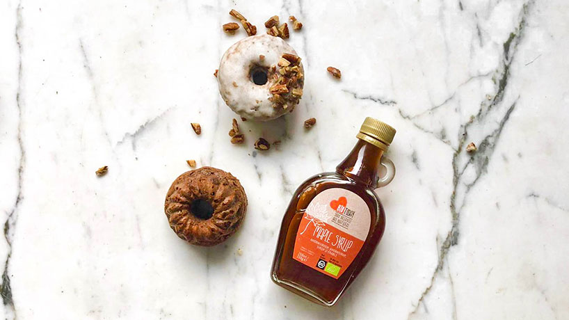 vegan carrot cake donuts