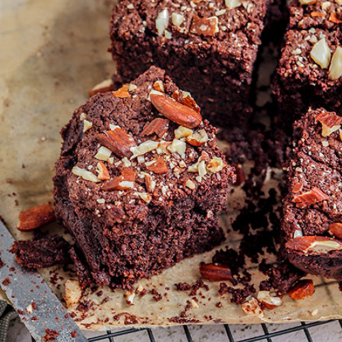 AMANDEL-CASHEWNOTEN BROWNIES